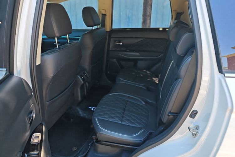 Used Mitsubishi Outlander 2020 2.4L 4x4 Zhi Xiang Edition 7-Seater Left Rear Seat