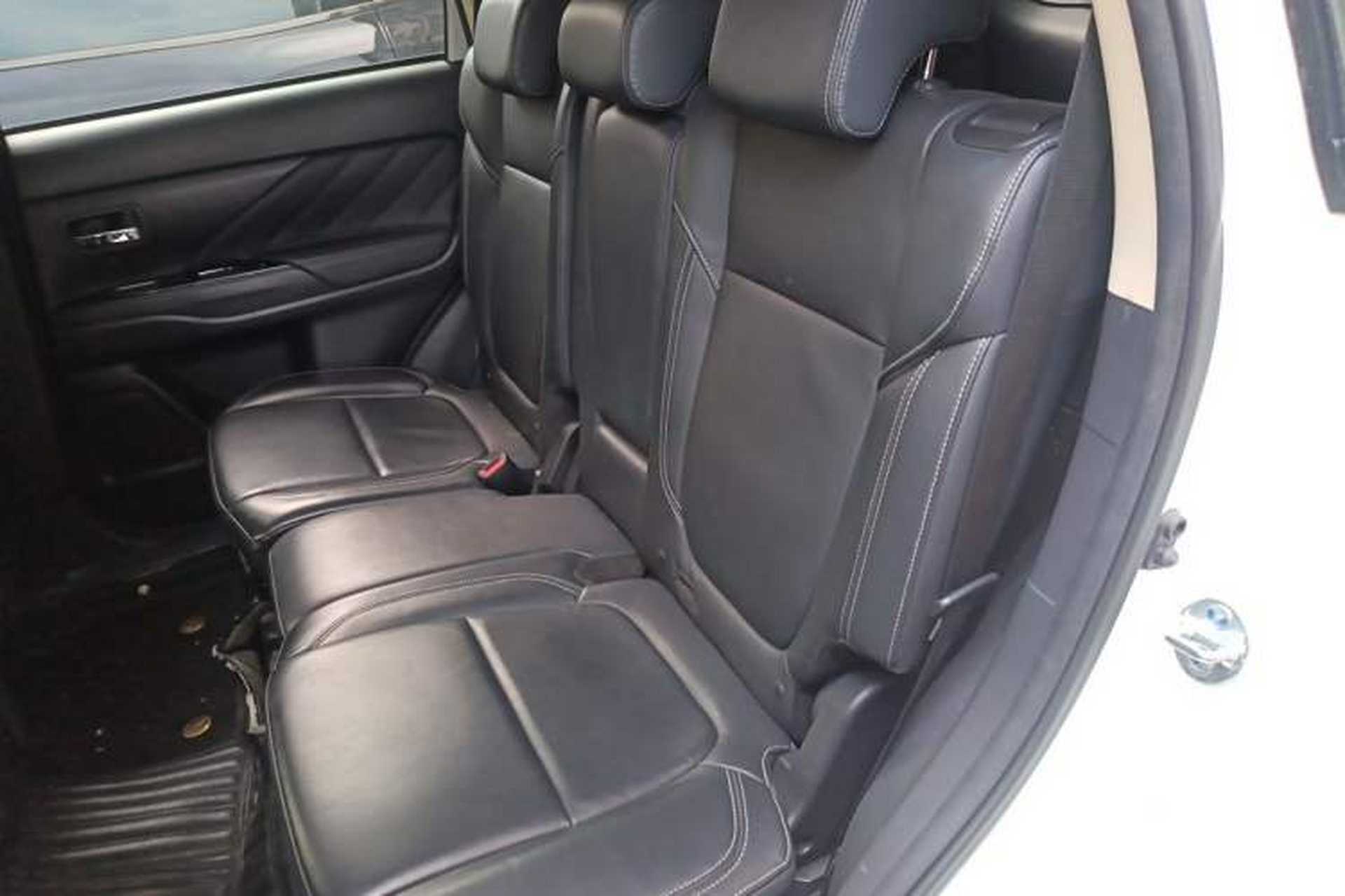 Used Mitsubishi Outlander 2020 2.0L Two-Wheel Drive Comfort Edition 7-Seater Left Rear Seat