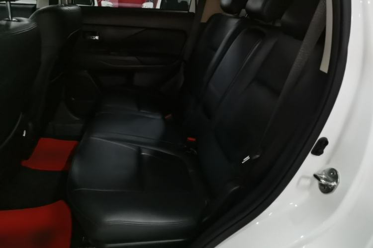 Used Mitsubishi Outlander 2020 2.0L Two-Wheel Drive Comfort Edition 5 Seats Left Rear Seat