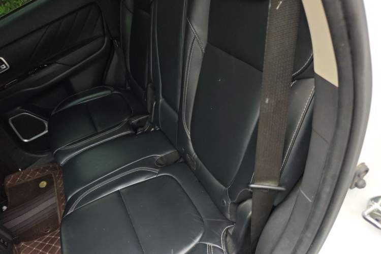 Used Mitsubishi Outlander 2020 2.0L Two-Wheel Drive Enjoyment Version 5 Seats Left Rear Seat