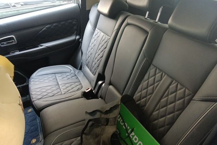 Used Mitsubishi Outlander 2020 2.0L Two-Wheel Drive Comfort Edition 7-Seater Left Rear Seat