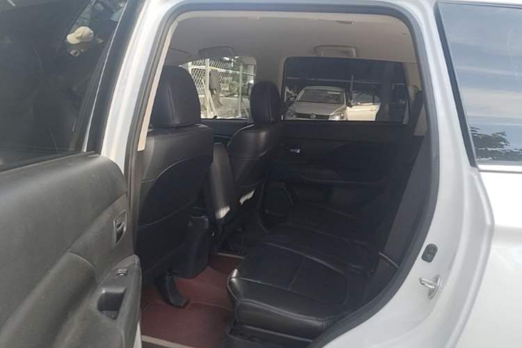 Used Mitsubishi Outlander 2020 2.0L Two-Wheel Drive Comfort Edition 5 Seats Left Rear Seat