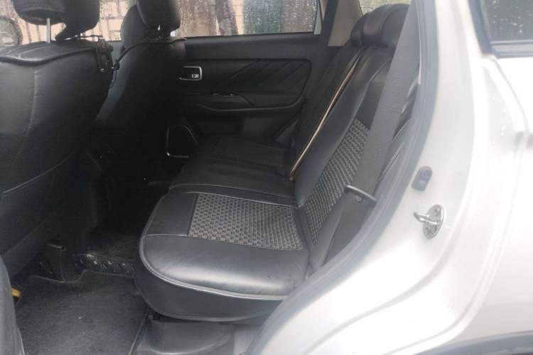 Used Mitsubishi Outlander 2020 2.0L Two-Wheel Drive Enjoyment Version 5 Seats Left Rear Seat