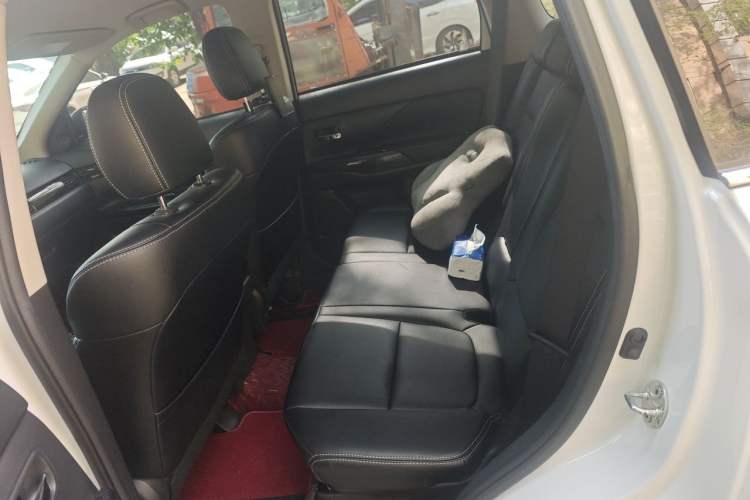 Used Mitsubishi Outlander 2020 2.0L Two-Wheel Drive Comfort Edition 5 Seats Left Rear Seat