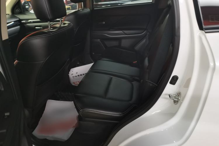 Used Mitsubishi Outlander 2020 2.0L Two-Wheel Drive Comfort Edition 5 Seats Left Rear Seat