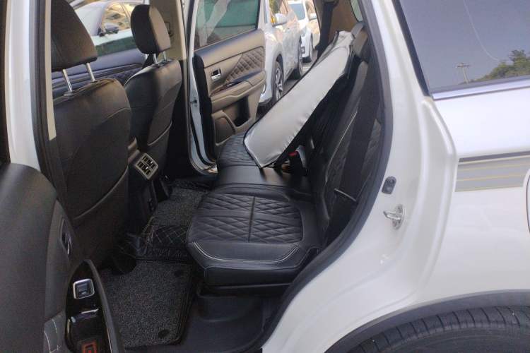 Used Mitsubishi Outlander 2020 2.4L 4x4 Zhi Xiang Edition 5 Seats Left Rear Seat