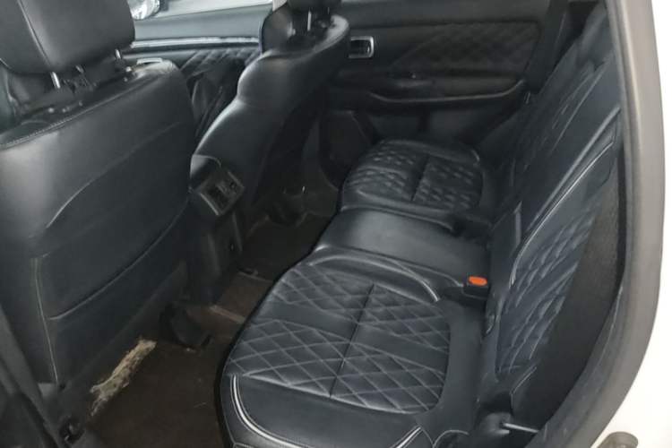Used Mitsubishi Outlander 2020 2.4L 4x4 Zhi Xiang Edition 5 Seats Left Rear Seat