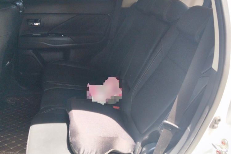 Used Mitsubishi Outlander 2020 2.0L Two-Wheel Drive Comfort Edition 7-Seater Left Rear Seat