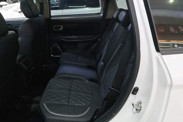 Used Mitsubishi Outlander 2020 2.0L Two-Wheel Drive Enjoyment Version 5 Seats Left Rear Seat
