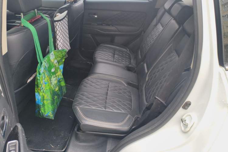 Used Mitsubishi Outlander 2020 2.4L 4x4 Zhi Xiang Edition 5 Seats Left Rear Seat