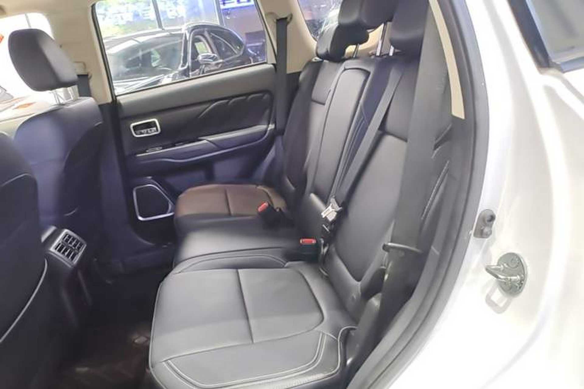 Used Mitsubishi Outlander 2020 2.0L Two-Wheel Drive Comfort Edition 7-Seater Left Rear Seat