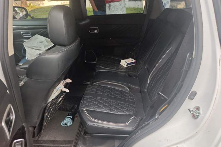 Used Mitsubishi Outlander 2020 2.4L 4x4 Zhi Xiang Edition 5 Seats Left Rear Seat