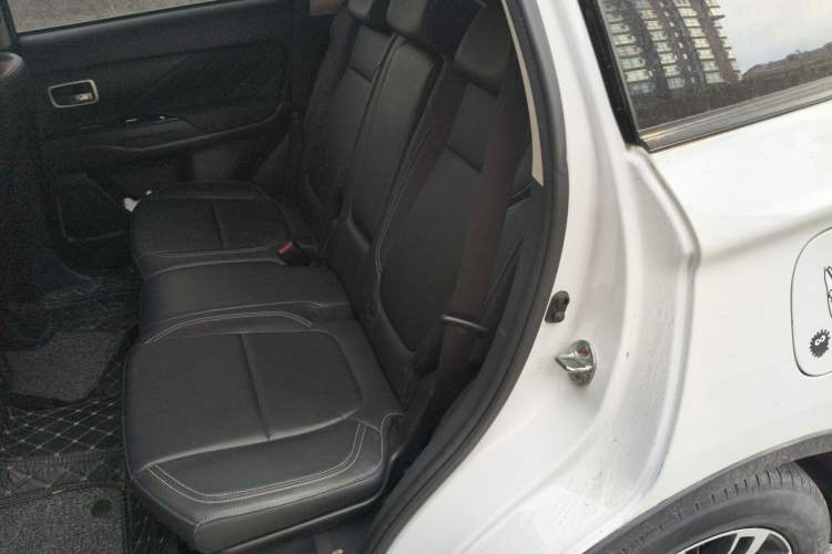 Used Mitsubishi Outlander 2020 2.0L Two-Wheel Drive Enjoyment Version 5 Seats Left Rear Seat