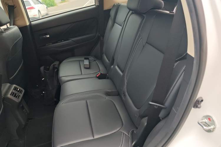 Used Mitsubishi Outlander 2020 2.0L Two-Wheel Drive Enjoyment Version 5 Seats Left Rear Seat