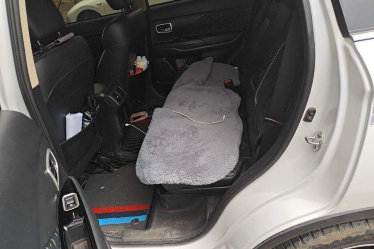 Used Mitsubishi Outlander 2020 2.4L 4x4 Zhi Xiang Edition 5 Seats Left Rear Seat