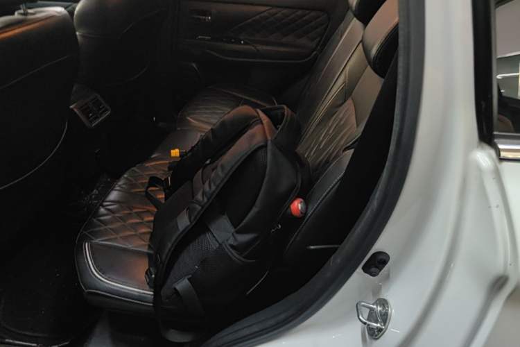 Used Mitsubishi Outlander 2020 2.4L 4x4 Zhi Xiang Edition 7-Seater Left Rear Seat