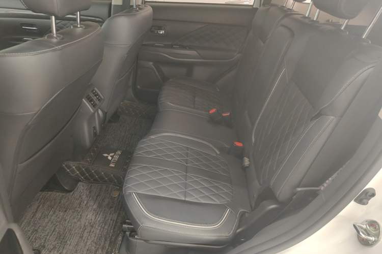Used Mitsubishi Outlander 2020 2.4L 4x4 Zhi Xiang Edition 7-Seater Left Rear Seat
