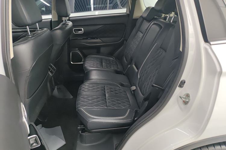 Used Mitsubishi Outlander 2020 2.4L 4x4 Zhi Xiang Edition 7-Seater Left Rear Seat