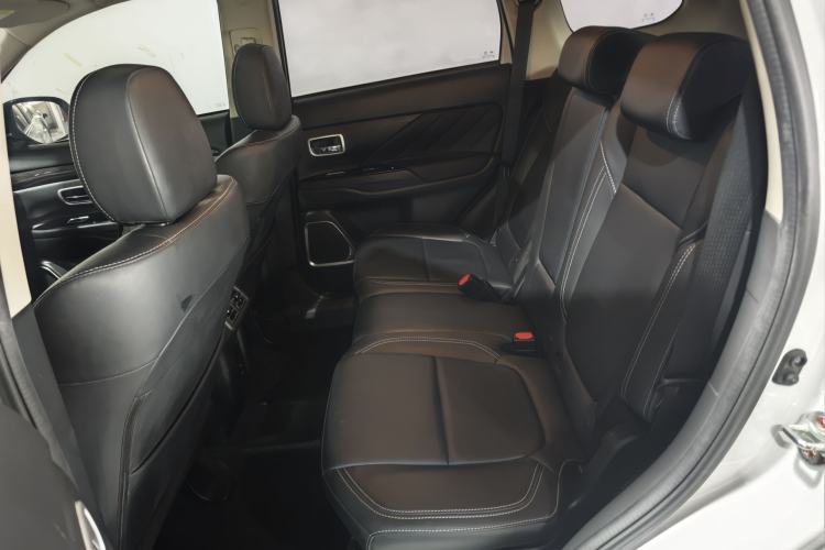 Used Mitsubishi Outlander 2020 2.0L Two-Wheel Drive Enjoyment Version 5 Seats Left Rear Seat