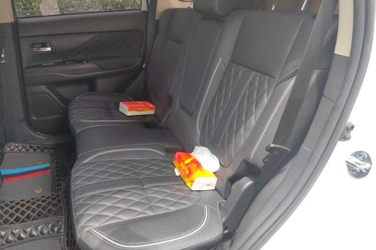 Used Mitsubishi Outlander 2020 2.0L Two-Wheel Drive Enjoyment Version 5 Seats Left Rear Seat