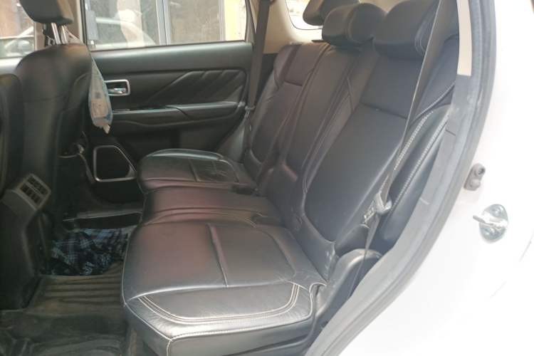 Used Mitsubishi Outlander 2020 2.0L Two-Wheel Drive Enjoyment Version 5 Seats Left Rear Seat