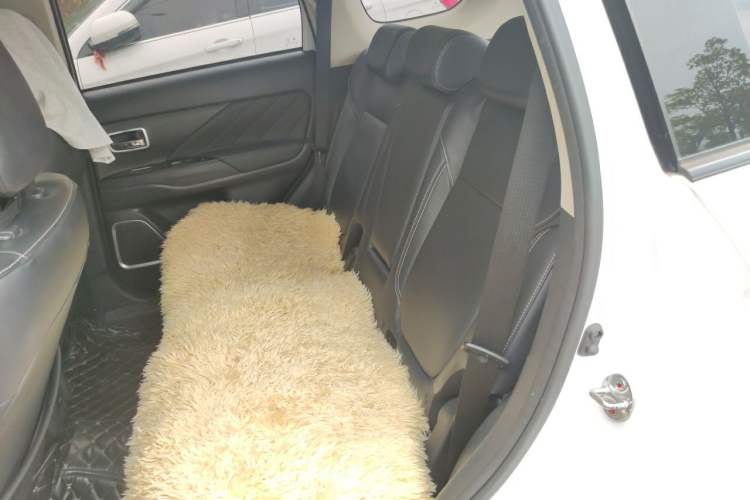 Used Mitsubishi Outlander 2020 2.0L Two-Wheel Drive Enjoyment Version 5 Seats Left Rear Seat