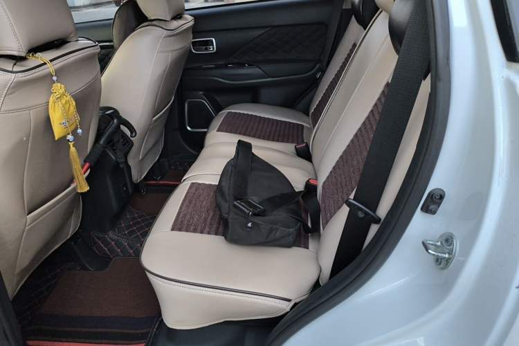 Used Mitsubishi Outlander 2020 2.4L 4x4 Zhi Xiang Edition 5 Seats Left Rear Seat