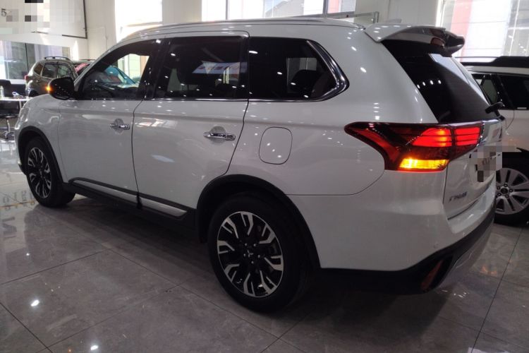 Used Mitsubishi Outlander 2020 2.4L 4x4 Zhi Xiang Edition 5 Seats Left Side
