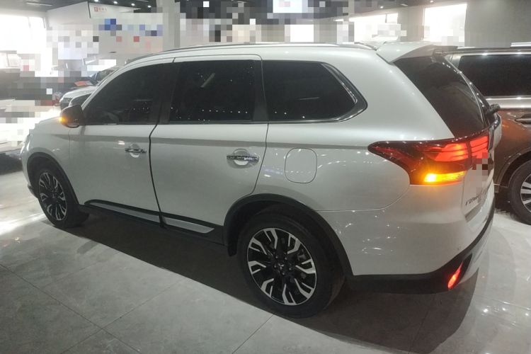 Used Mitsubishi Outlander 2020 2.4L 4x4 Zhi Xiang Edition 5 Seats Left Side