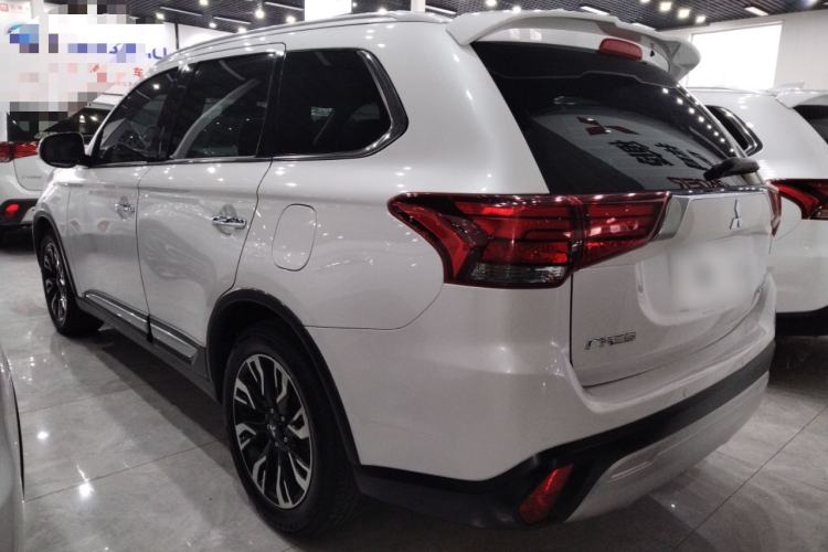 Used Mitsubishi Outlander 2020 2.4L 4x4 Zhi Xiang Edition 5 Seats Left Side
