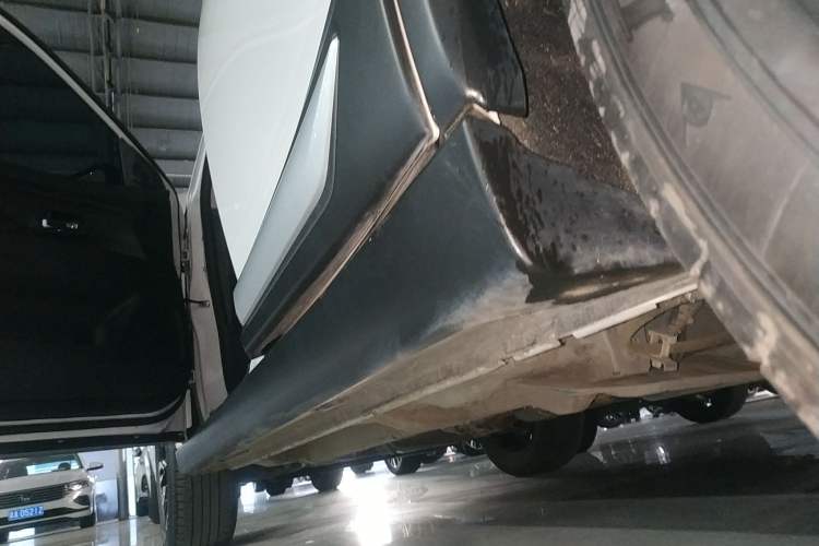 Used Mitsubishi Outlander 2020 2.4L 4x4 Zhi Xiang Edition 5 Seats Left Side Sill