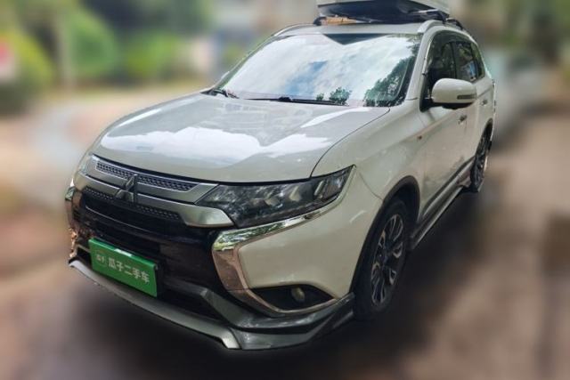 Ojetý Mitsubishi Outlander 2020 2.4L 4x4 Zhi Xiang Edition 7-Seater