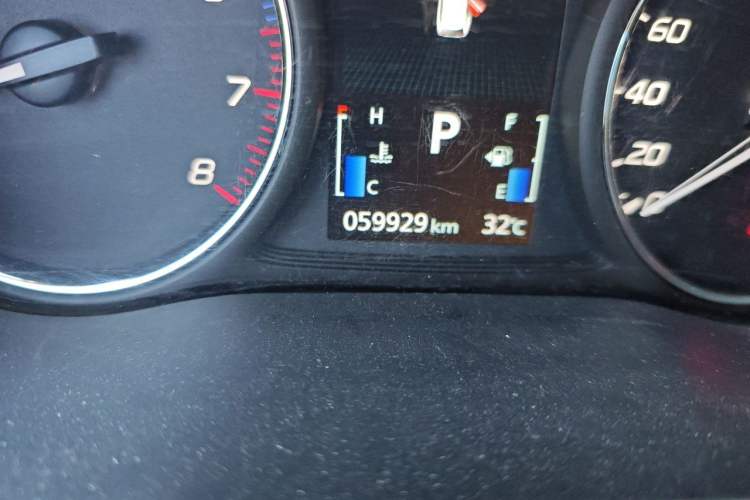 Used Mitsubishi Outlander 2020 2.0L Two-Wheel Drive Comfort Edition 7-Seater Odometer Close Up
