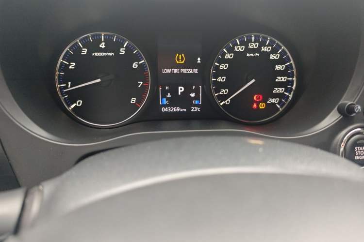 Used Mitsubishi Outlander 2020 2.0L Two-Wheel Drive Enjoyment Version 5 Seats Odometer Close Up