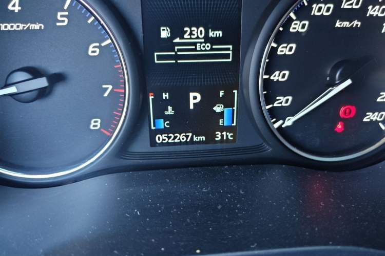 Used Mitsubishi Outlander 2020 2.0L Two-Wheel Drive Enjoyment Version 5 Seats Odometer Close Up