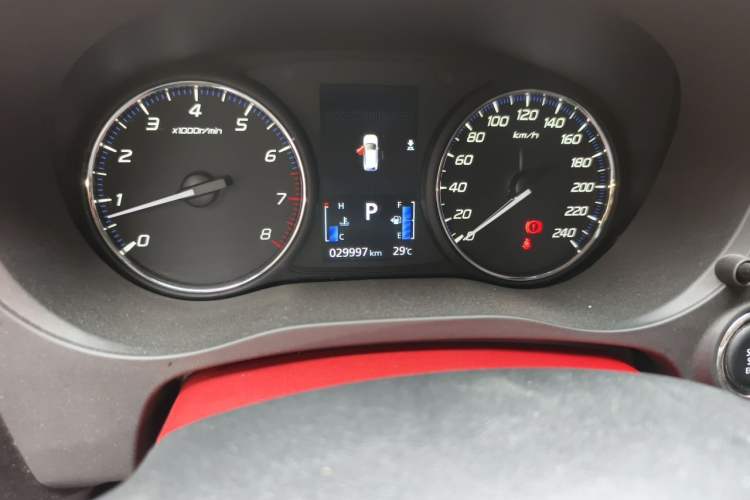 Used Mitsubishi Outlander 2020 2.0L Two-Wheel Drive Comfort Edition 7-Seater Odometer Close Up