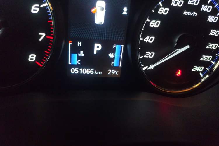 Used Mitsubishi Outlander 2020 2.4L 4x4 Zhi Xiang Edition 7-Seater Odometer Close Up