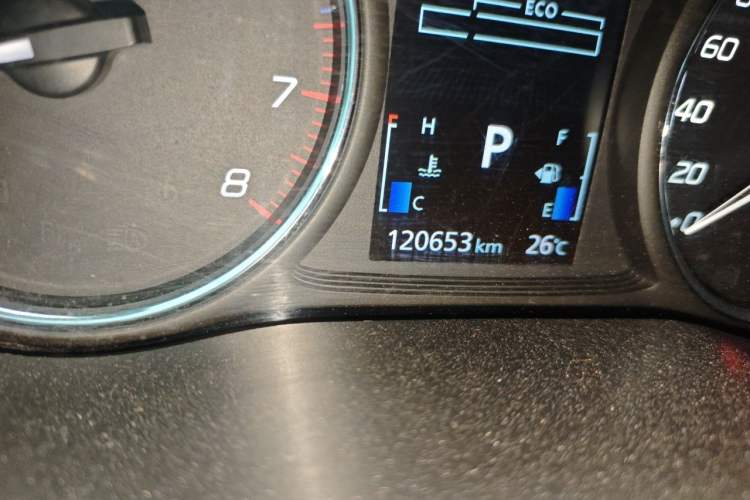 Used Mitsubishi Outlander 2020 2.0L Two-Wheel Drive Enjoyment Version 5 Seats Odometer Close Up