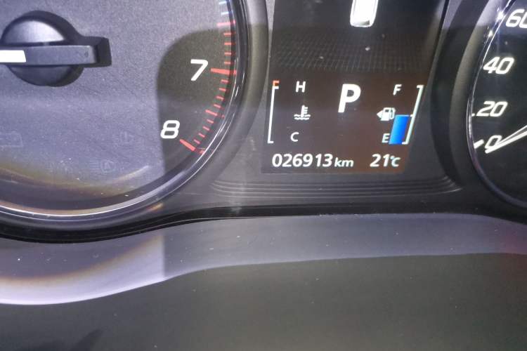 Used Mitsubishi Outlander 2020 2.0L Two-Wheel Drive Comfort Edition 7-Seater Odometer Close Up