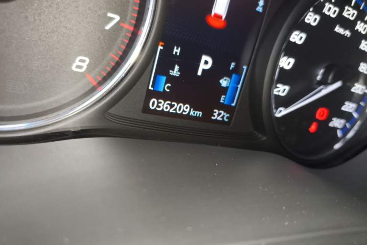 Used Mitsubishi Outlander 2020 2.4L 4x4 Zhi Xiang Edition 7-Seater Odometer Close Up
