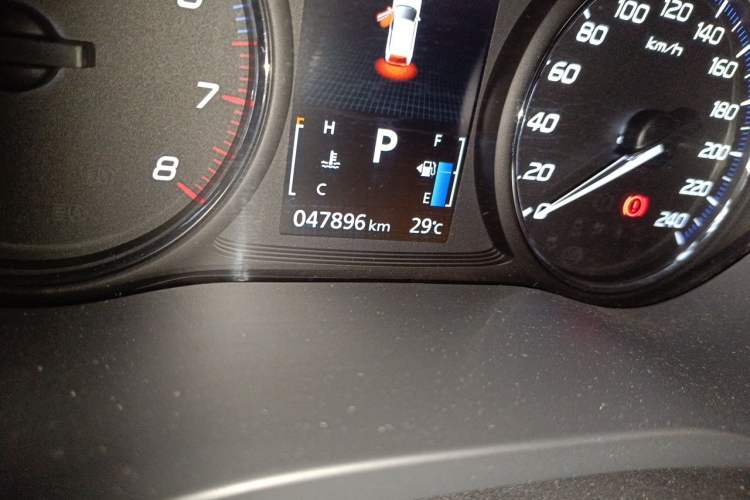 Used Mitsubishi Outlander 2020 2.0L Two-Wheel Drive Comfort Edition 7-Seater Odometer Close Up