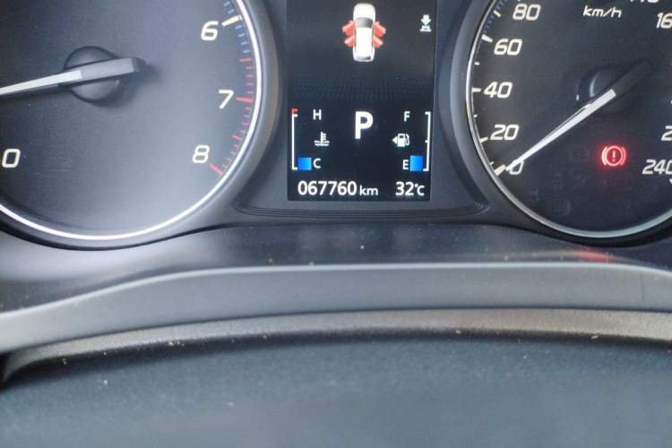 Used Mitsubishi Outlander 2020 2.4L 4x4 Zhi Xiang Edition 5 Seats Odometer Close Up