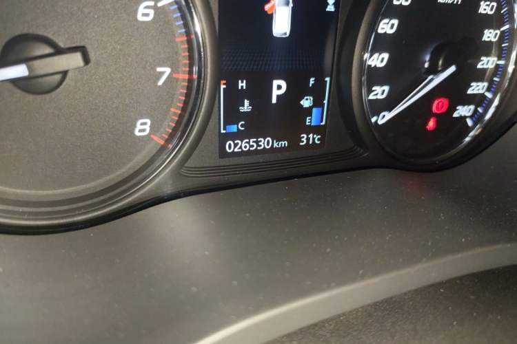 Used Mitsubishi Outlander 2020 2.0L Two-Wheel Drive Comfort Edition 7-Seater Odometer Close Up
