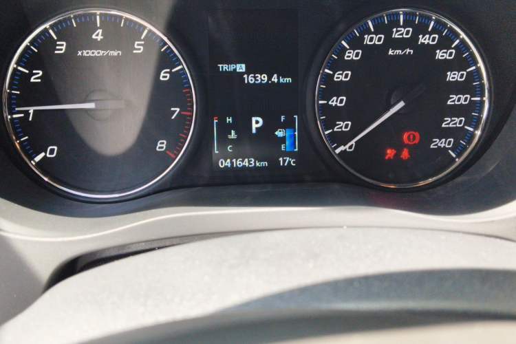 Used Mitsubishi Outlander 2020 2.0L Two-Wheel Drive Comfort Edition 7-Seater Odometer Close Up