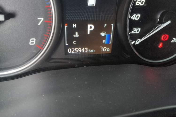 Used Mitsubishi Outlander 2020 2.0L Two-Wheel Drive Enjoyment Version 5 Seats Odometer Close Up