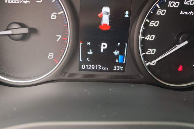 Used Mitsubishi Outlander 2020 2.0L Two-Wheel Drive Enjoyment Version 5 Seats Odometer Close Up