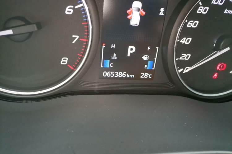 Used Mitsubishi Outlander 2020 2.0L Two-Wheel Drive Enjoyment Version 5 Seats Odometer Close Up