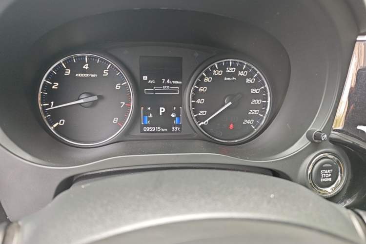 Used Mitsubishi Outlander 2020 2.0L Two-Wheel Drive Comfort Edition 7-Seater Odometer Close Up