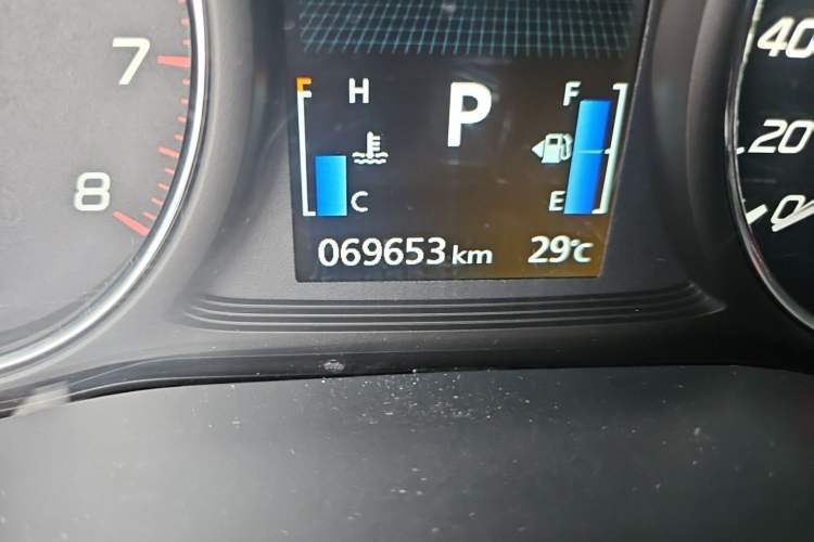 Used Mitsubishi Outlander 2020 2.4L 4x4 Zhi Xiang Edition 7-Seater Odometer Close Up