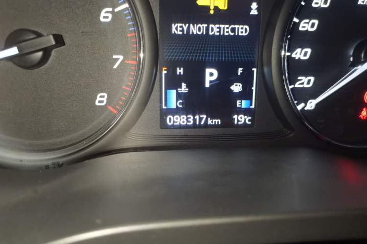 Used Mitsubishi Outlander 2020 2.0L Two-Wheel Drive Comfort Edition 7-Seater Odometer Close Up